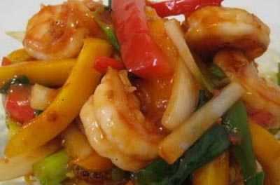 กุ้งผัดมะม่วงน้ำดอกไม้สุก