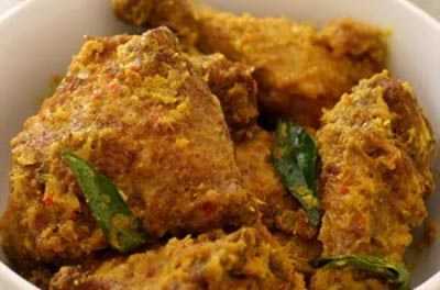 ไก่กะหรี่คั่วกะทิ