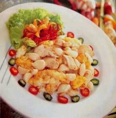 ไก่กระเทียมผัดไข่