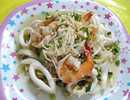 ยำเห็ดเข็มทองหมูหมึกกุ้ง